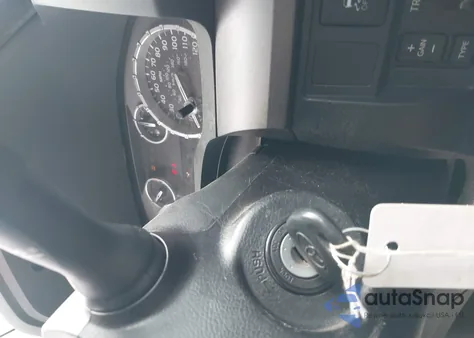 2016 Toyota Tundra Sr5 5.7L V8 z USA, uszkodzony, nr VIN 5TFUY5F13GX563858